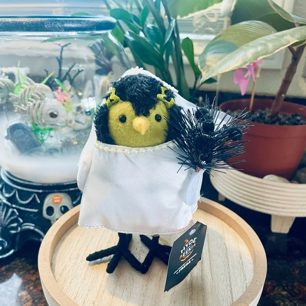 Target Halloween Bird Hyde & Eek “Freda” Featherly Friend Bride of Frankenstein